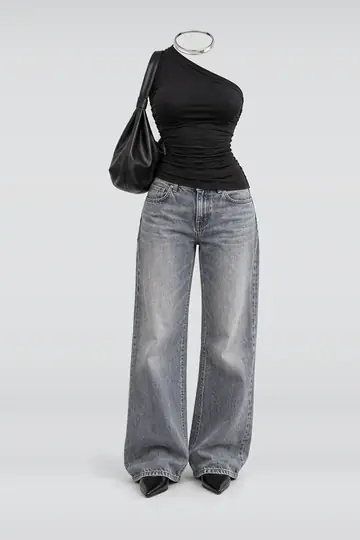 Black grey jeans + leather bag